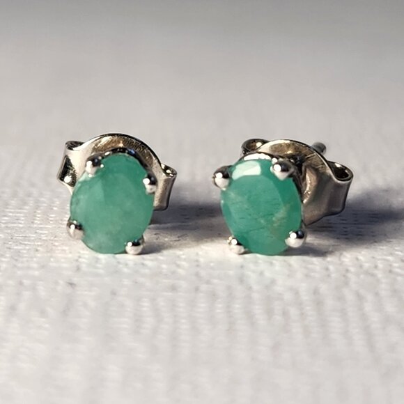 Estate Jewelry - VTG Real Natural Emeralds in 925 Setting Stud Earrings